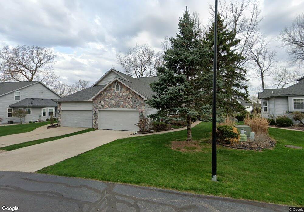 2330 Swans Cove unit 50, Fenton, MI 48430 - photo 1