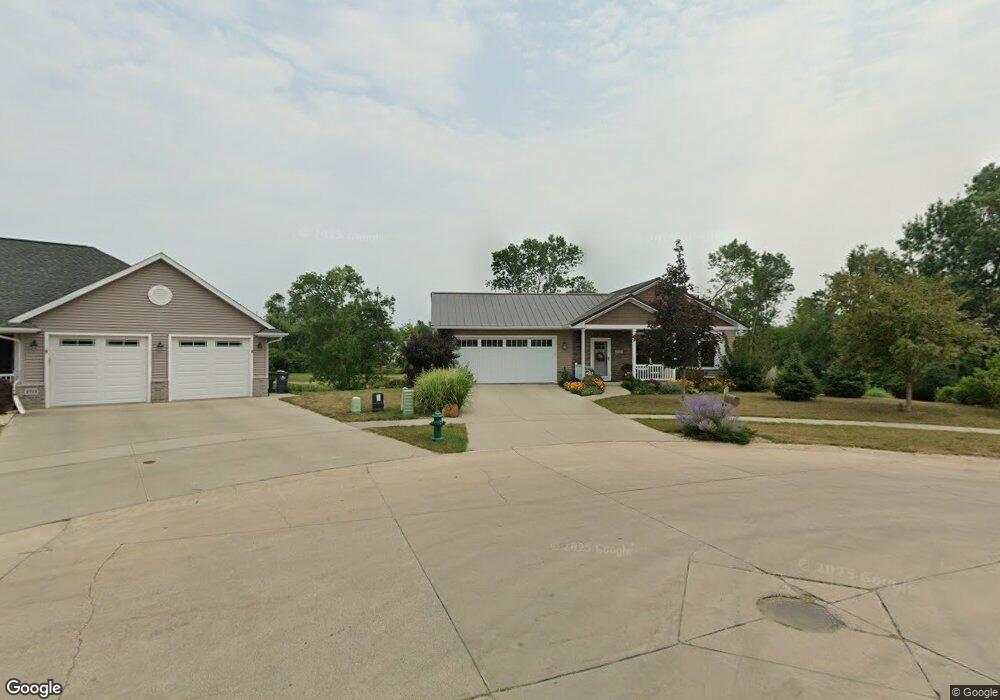2720 Handley Ct SW, Cedar Rapids, IA 52404 - photo 1