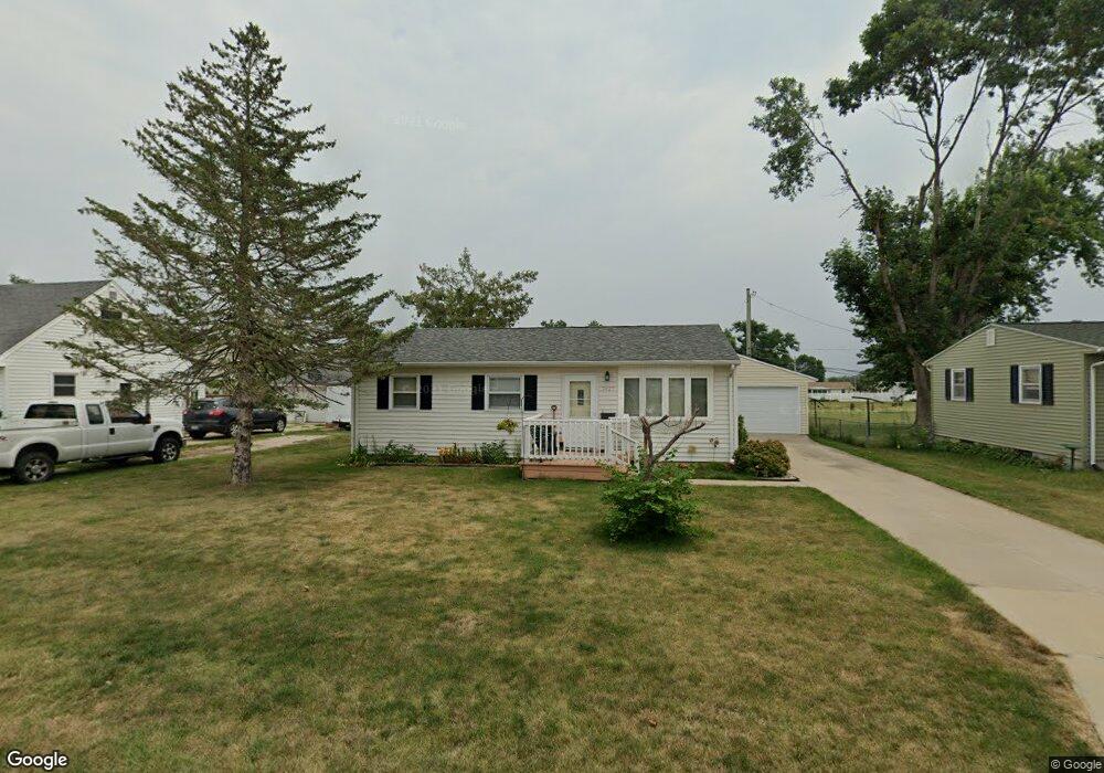 2429 1st St SW, Cedar Rapids, IA 52404 - photo 1