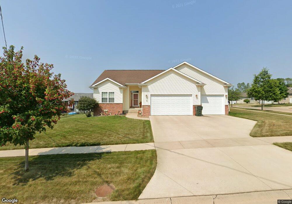 1510 Grizzly Dr NW, Cedar Rapids, IA 52405 - photo 1