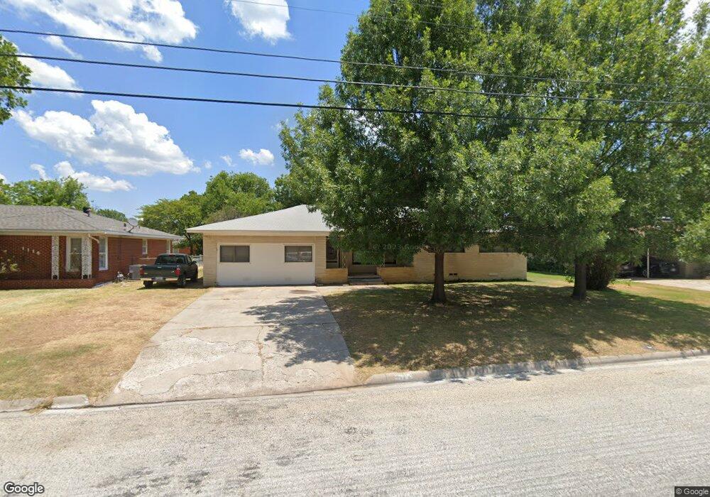 1114 Fair Ave, Gainesville, TX 76240 - photo 1