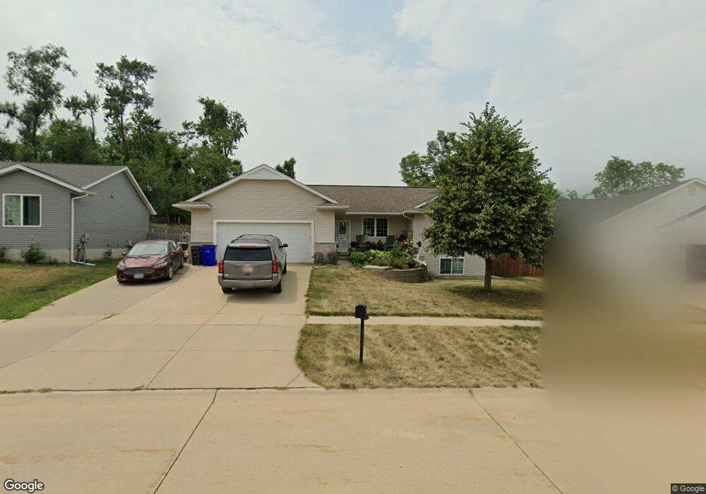 2514 Handley Dr SW, Cedar Rapids, IA 52404 - photo 1