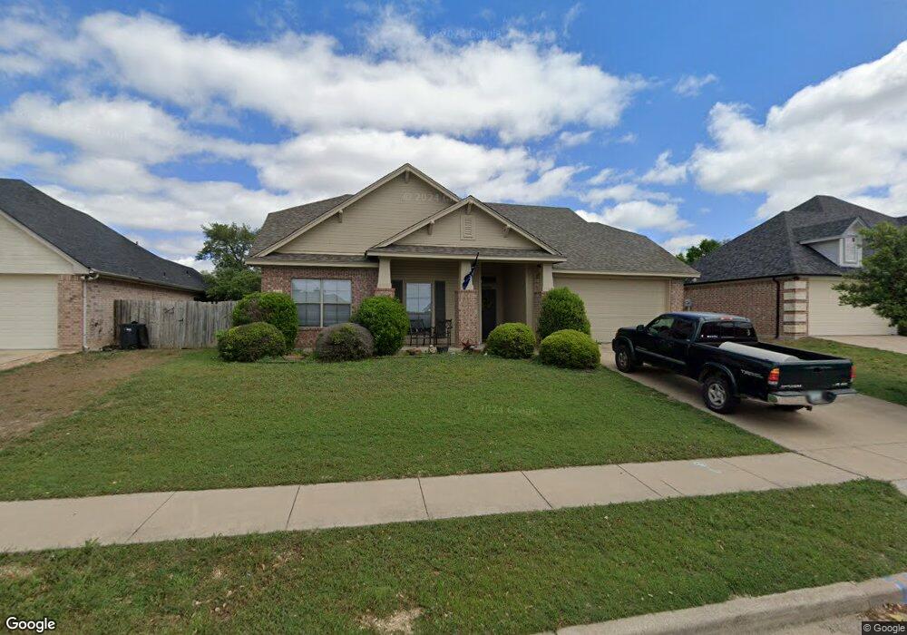 717 Ridgeway Blvd, Weatherford, TX 76086 - photo 1