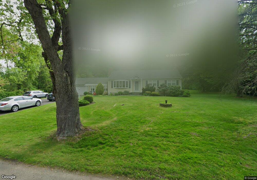 28 Fairlane Rd, Trumbull, CT 06611 - photo 1