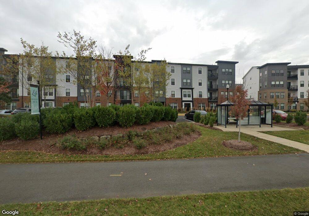 23669 Golden Embers Square unit 204, Ashburn, VA 20148 - photo 1