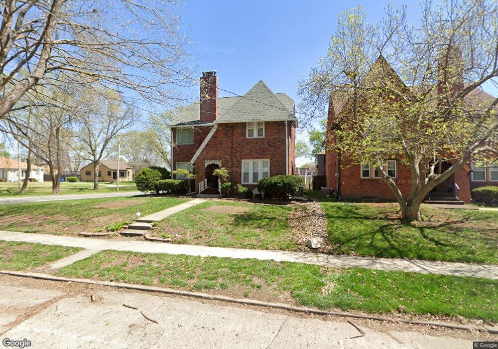 2827 43rd St, Des Moines, IA 50310 - photo 1