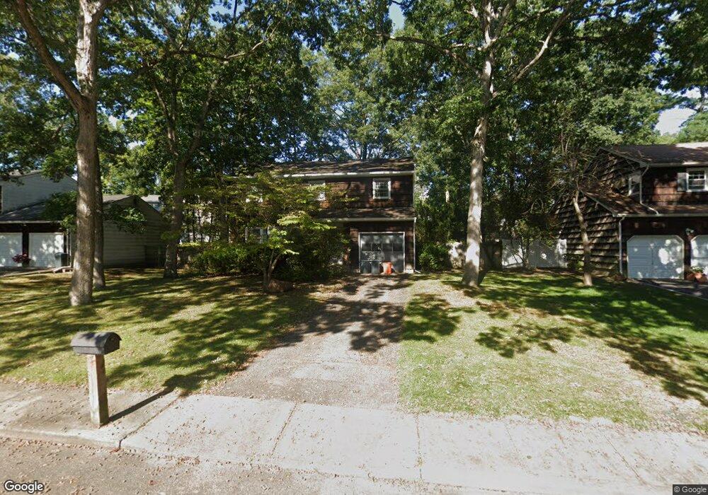 151 Cornell Dr, ComMacK, NY 11725 - photo 1