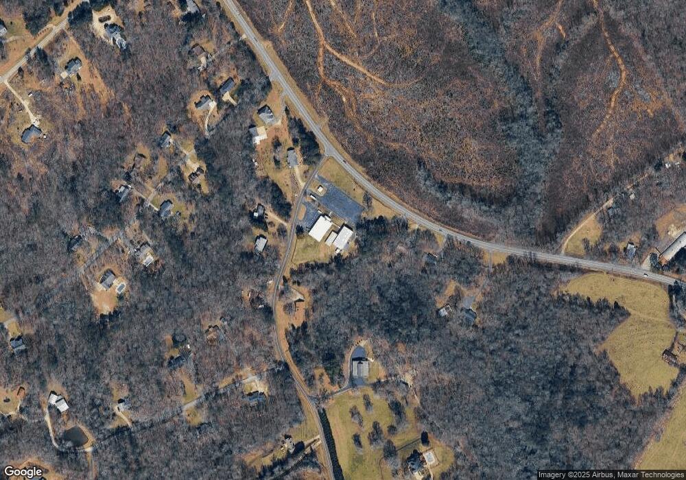 2555 Duncan Bridge Rd, Cornelia, GA 30531 - photo 1