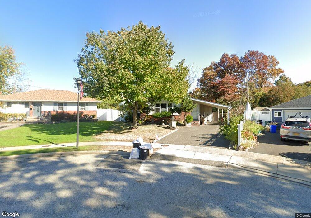 664 Ivy Ct E, Bethpage, NY 11714 - photo 1