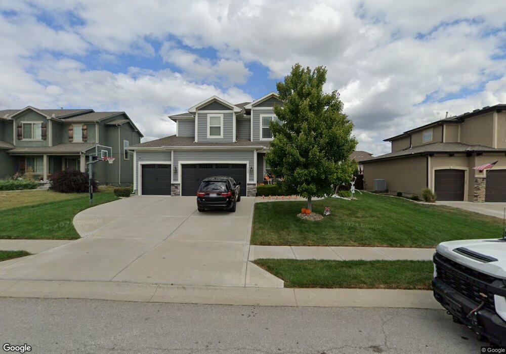 1524 SW Cross Creek Dr, Lees Summit, MO 64082 - photo 1