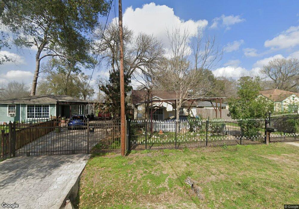 1213 Knight St, Houston, TX 77022 - photo 1