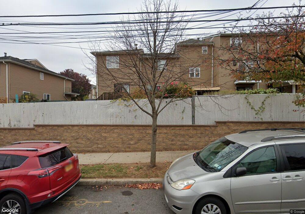 127 Skyline Dr, Staten Island, NY 10304 - photo 1