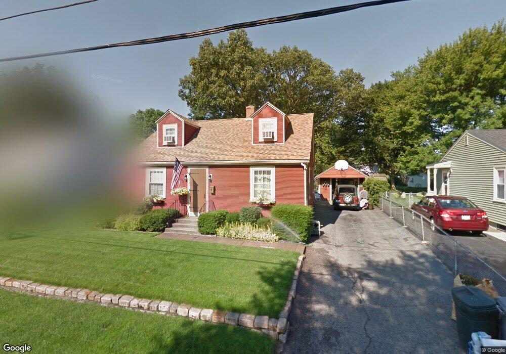 102 Maplecrest Dr, Pawtucket, RI 02861 - photo 1