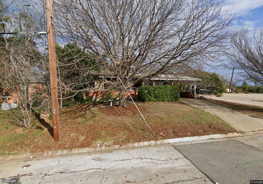 1106 Oakwood Dr, Denton, TX 76205 - photo 1