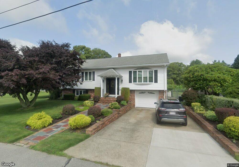 27 Smith St, South Dartmouth, MA 02748 - photo 1