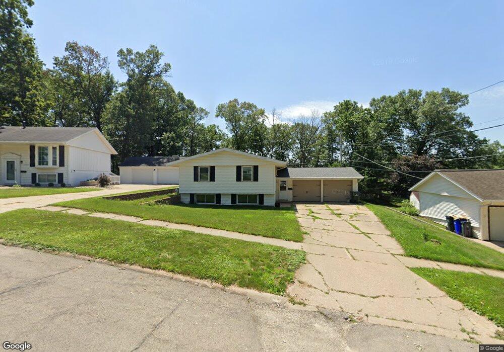 4316 White Pine Dr NE, Cedar Rapids, IA 52402 - photo 1