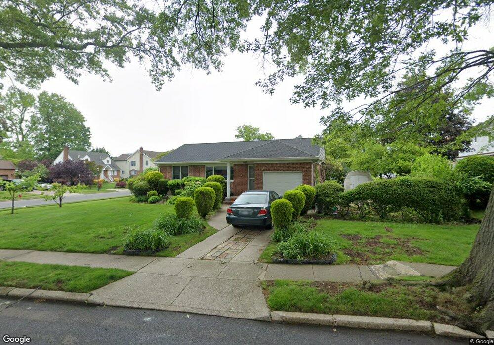 151 Pine St, New Hyde Park, NY 11040 - photo 1