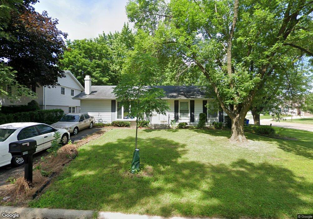 2904 Stratford Ln SW, Cedar Rapids, IA 52404 - photo 1