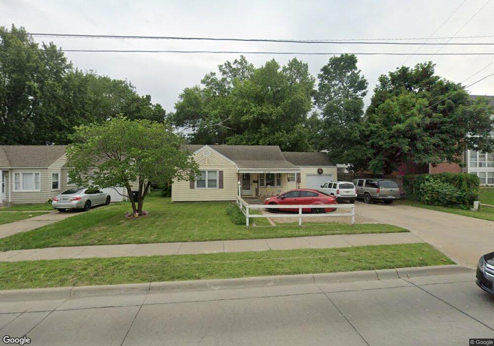 2205 SW 21st St, Topeka, KS 66604 - photo 1