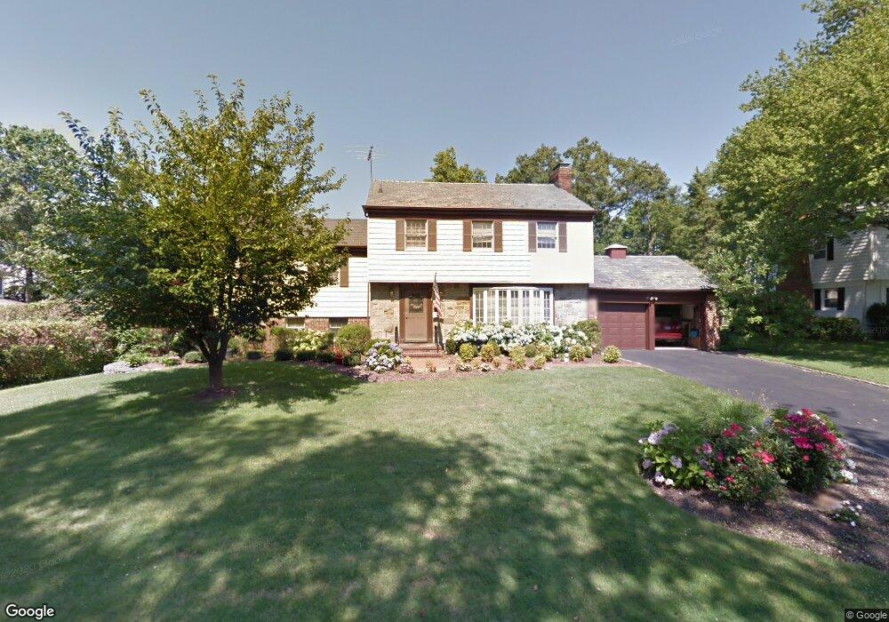 11 Borglum Rd, Manhasset, NY 11030 - photo 1