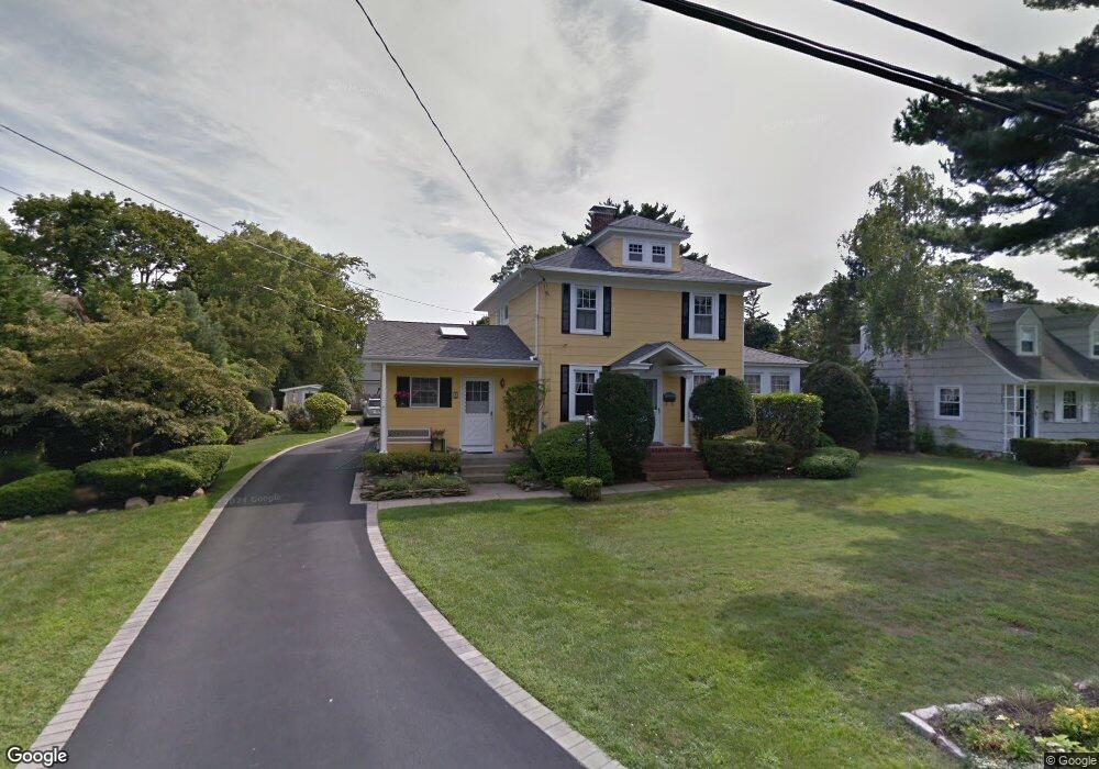 8 Doxsee Place, Islip, NY 11751 - photo 1