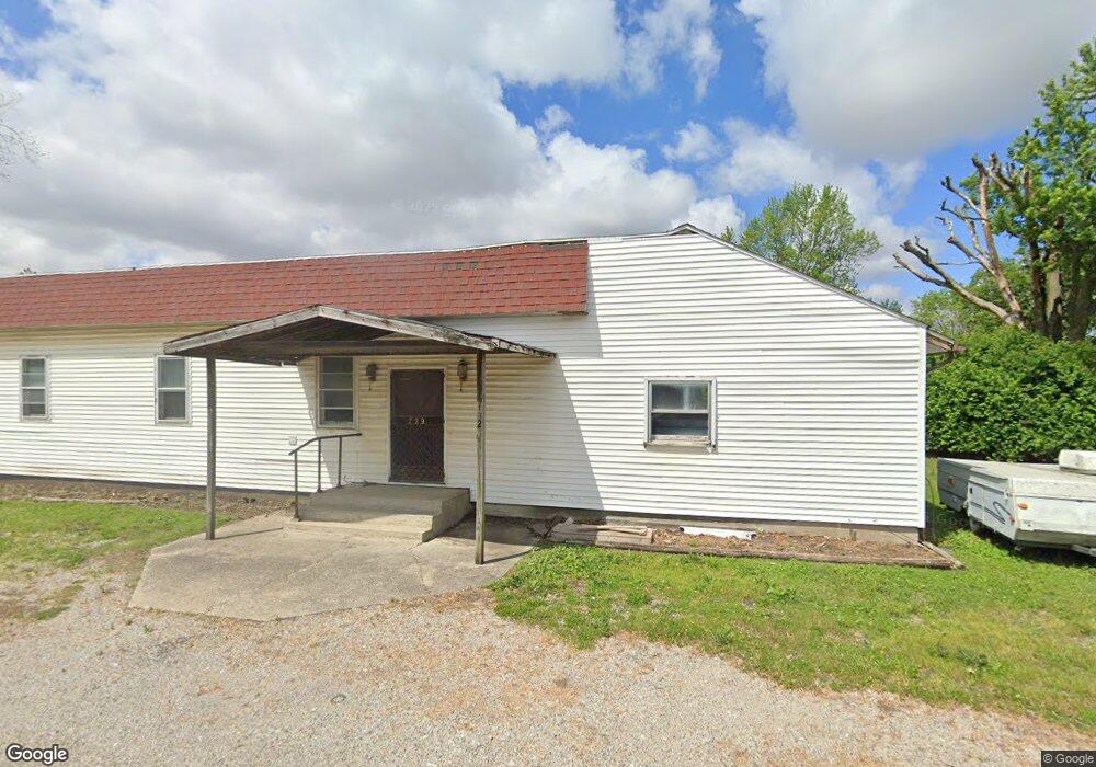 729 N 2nd Division St, Mattoon, IL 61938 - photo 1