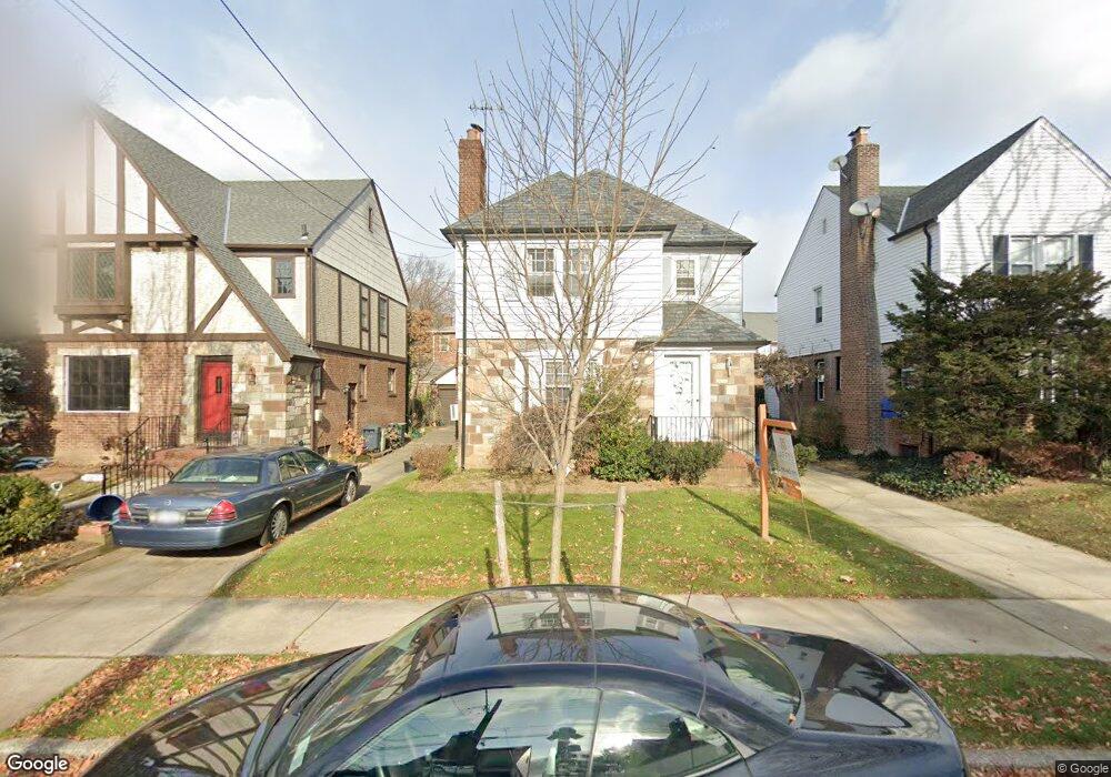 189-35 45 Rd, Flushing, NY 11358 - photo 1