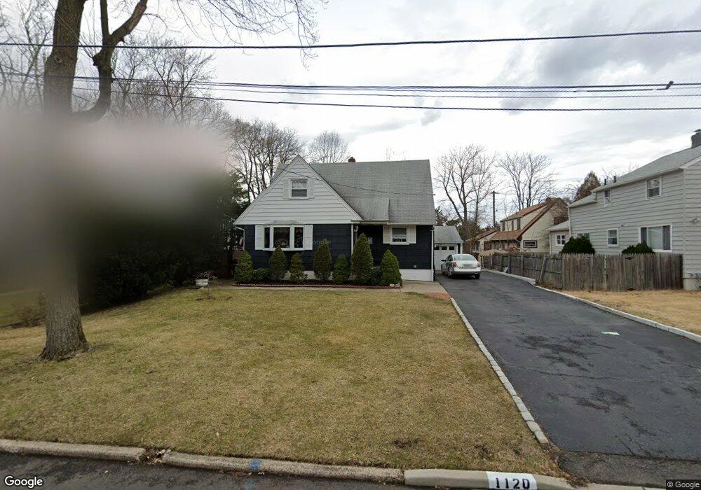 1120 Tunbridge Rd, Teaneck, NJ 07666 - photo 1