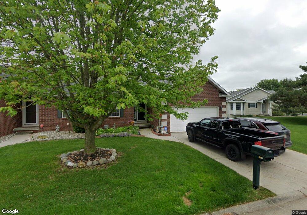 4094 Squire Hill Dr unit 24, Flushing, MI 48433 - photo 1