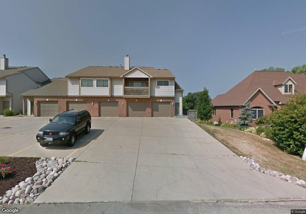 4599 N Thornhill Dr, Peoria, IL 61615 - photo 1