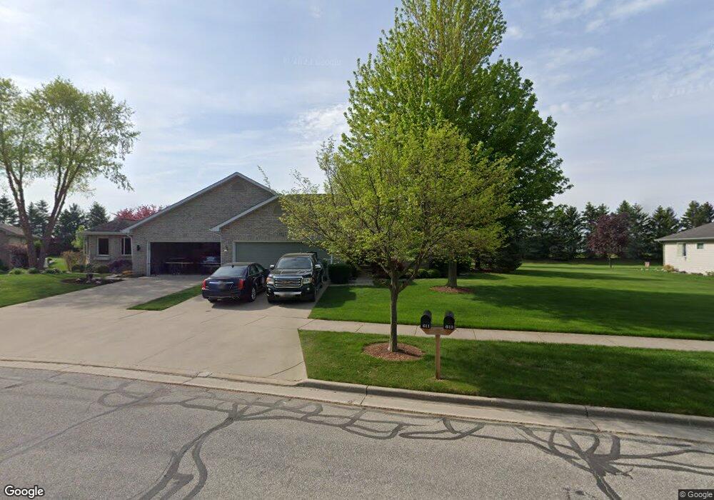 613 Maple Crest Dr, Frankenmuth, MI 48734 - photo 1