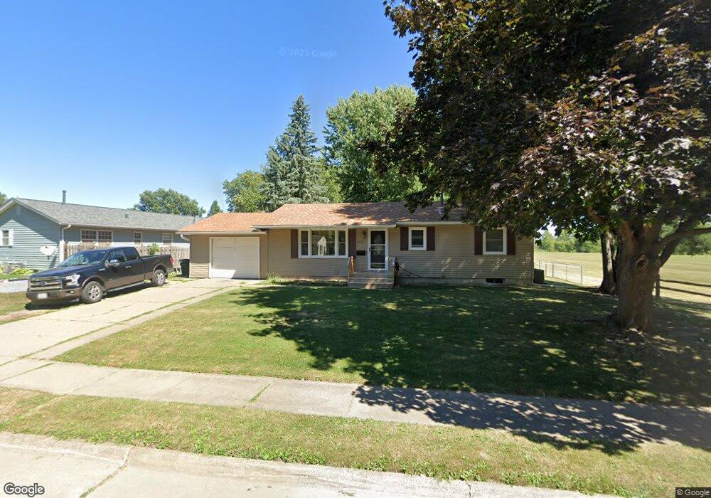 3315 N Pine St, Davenport, IA 52806 - photo 1