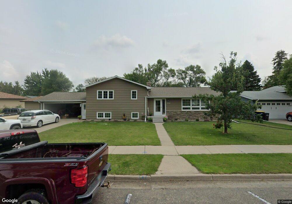 1018 9th Ave NE, Jamestown, ND 58401 - photo 1