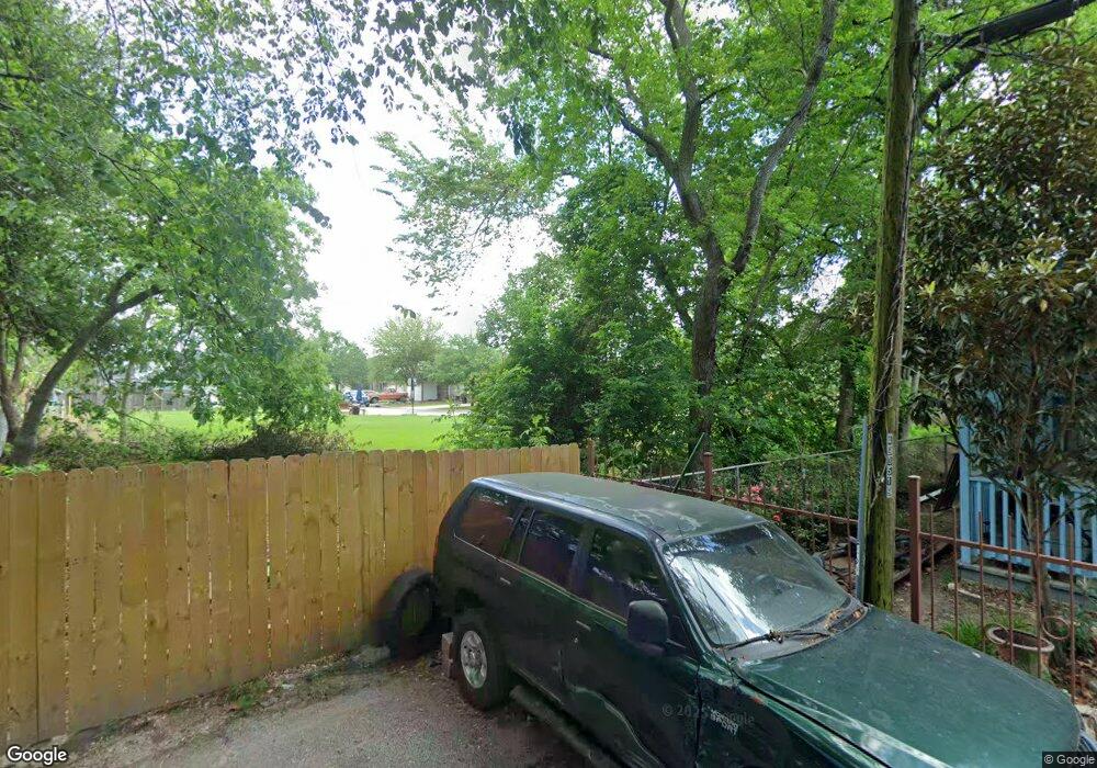 202 N Native Ln, Houston, TX 77022 - photo 1