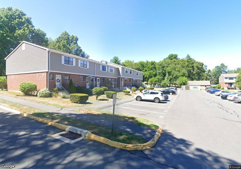 335 Hampton Ct, Newington, CT 06111 - photo 1