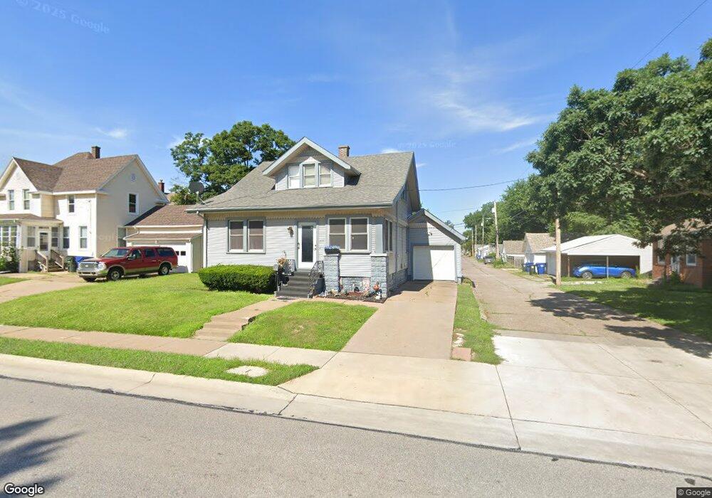 1614 N Division St, Davenport, IA 52804 - photo 1