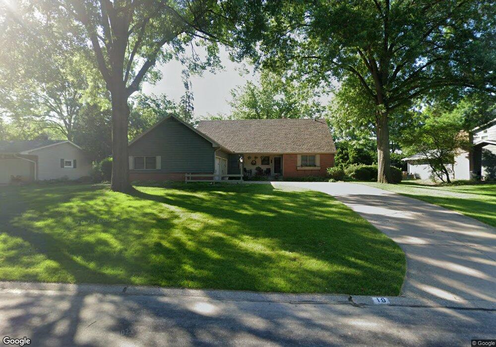 19 Oakbrook Place, Bettendorf, IA 52722 - photo 1