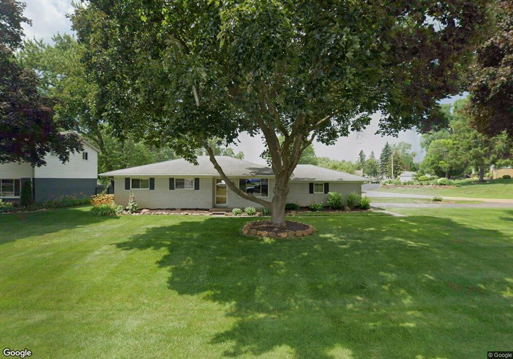 3659 Lake Oakland Shores Dr, Waterford, MI 48329 - photo 1