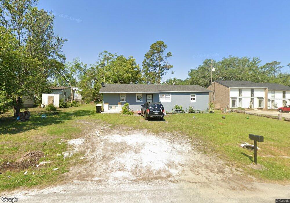 307 Dewey Ave N, Douglas, GA 31533 - photo 1