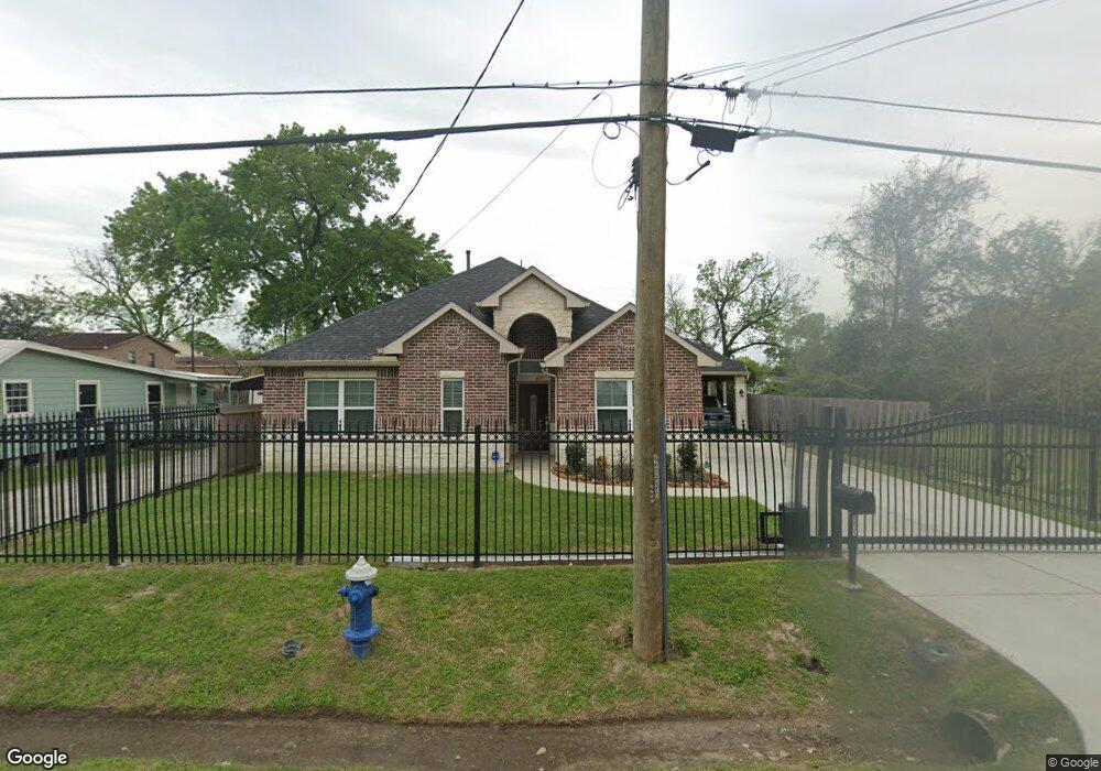 6635 Tuskegee St, Houston, TX 77091 - photo 1