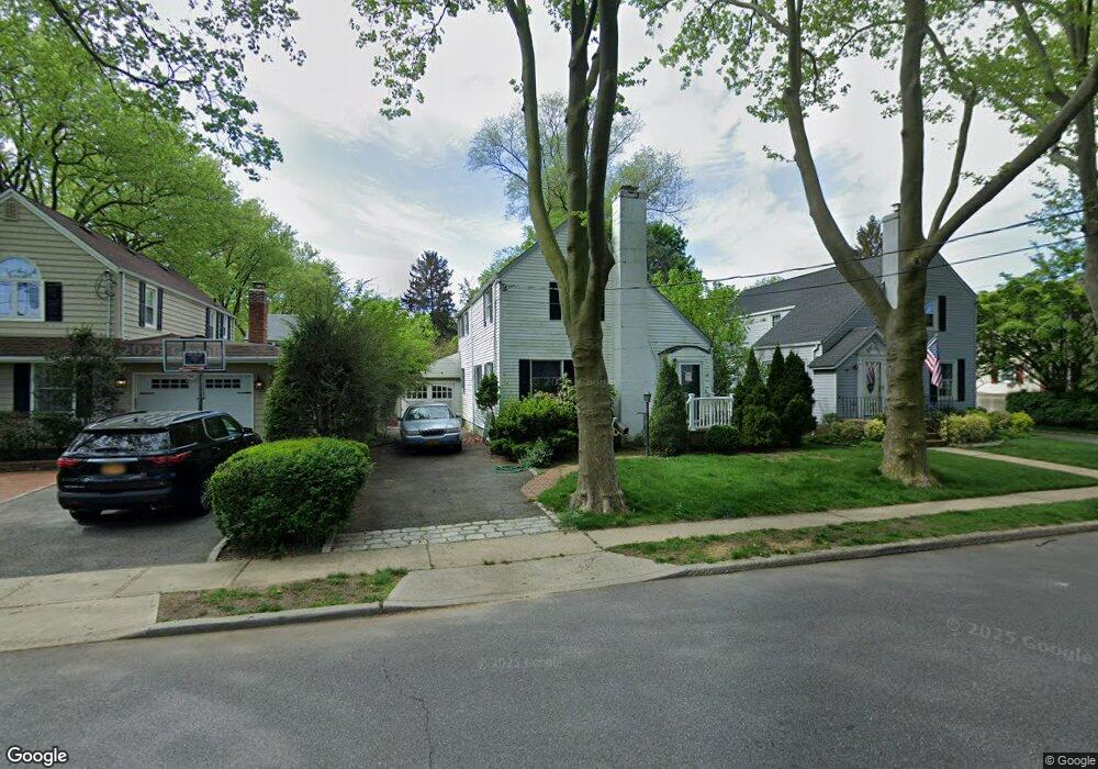 36 Salisbury Ave, Garden City, NY 11530 - photo 1