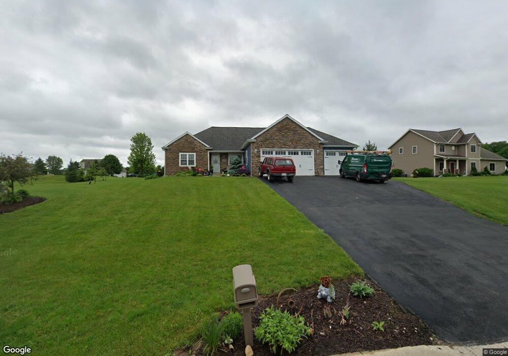 1925 Ravine Ct, Slinger, WI 53086 - photo 1