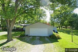 1425 N Weaver St, Nokomis, IL 62075