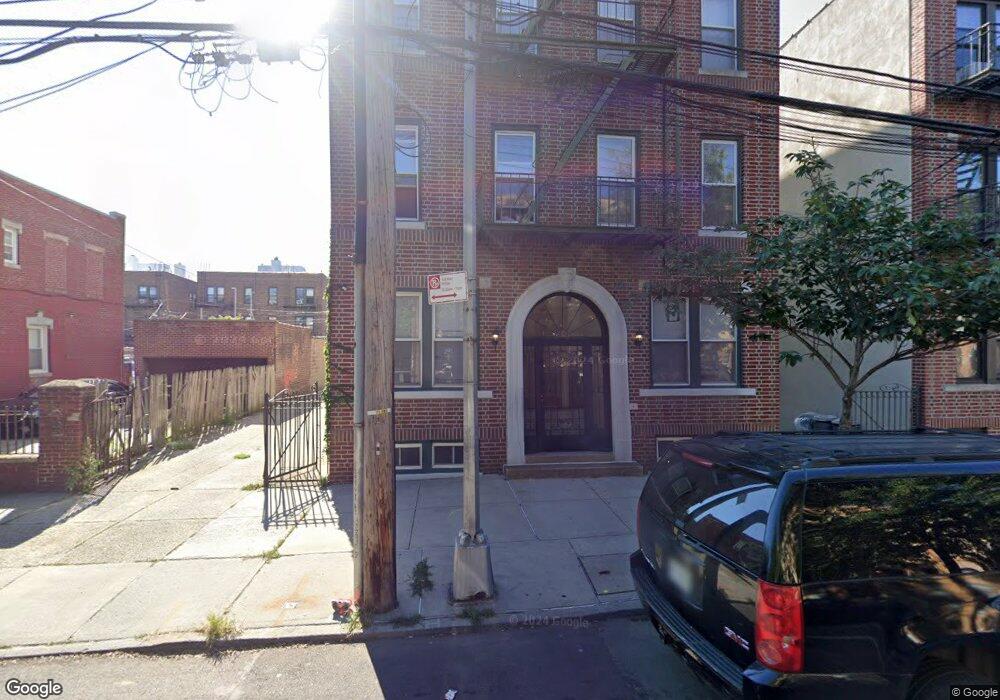 30-63 44 Th St unit D-2, New York City, NY 11103 - photo 1
