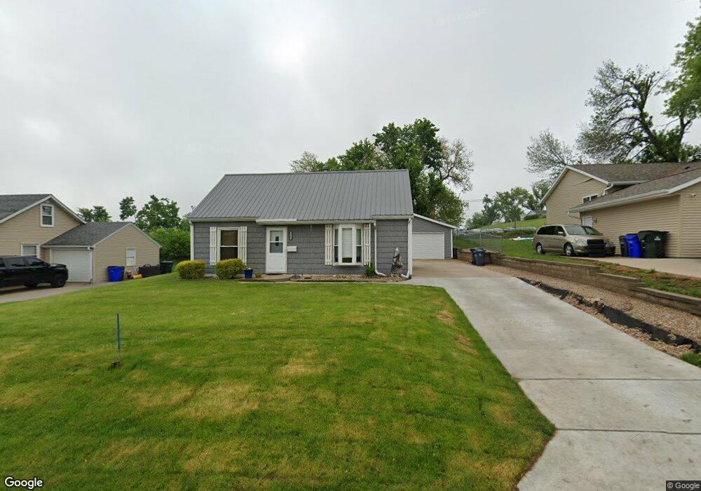 2117 Chandler St SW, Cedar Rapids, IA 52404 - photo 1