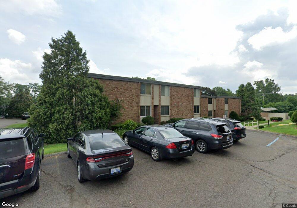 4043 W Maple Rd, Bloomfield Hills, MI 48301 - photo 1