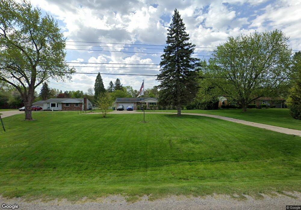 1055 W Maple Ave, Flint, MI 48507 - photo 1