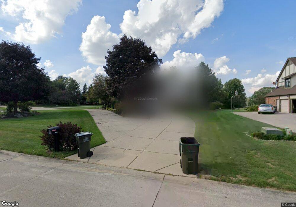 3484 Wedgewood Dr, Rochester Hills, MI 48306 - photo 1