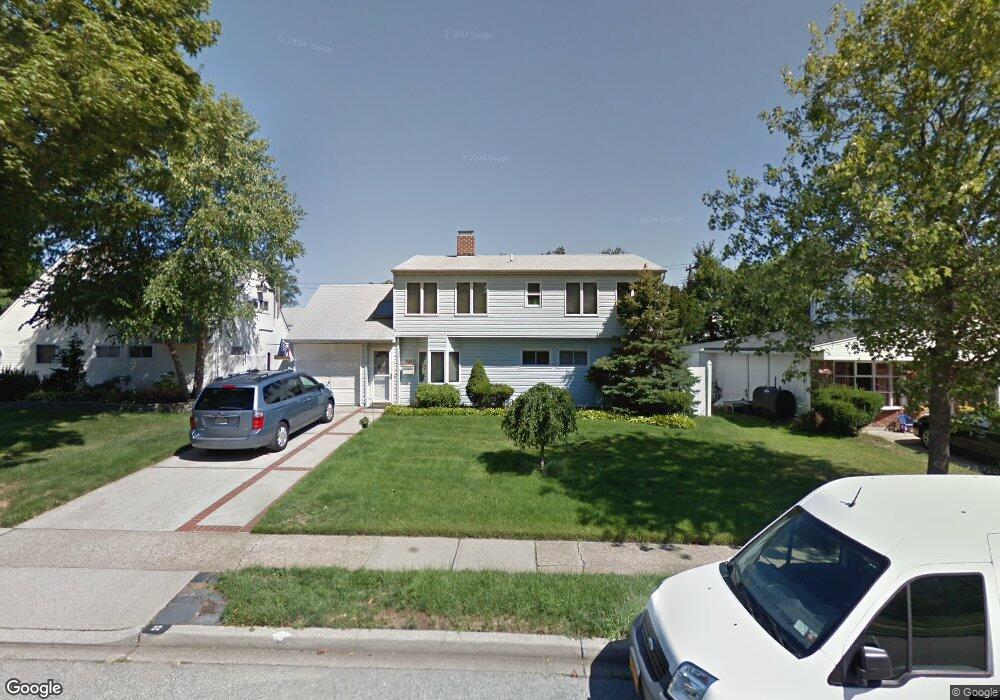 22 Sprucewood Dr, Levittown, NY 11756 - photo 1