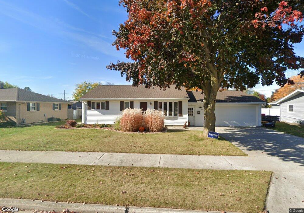 1454 N 10th St, Manitowoc, WI 54220 - photo 1